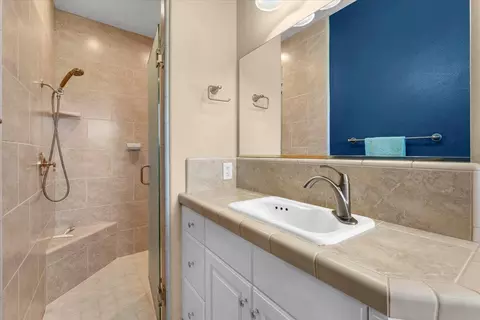 Bath - 1530 Gold Hills Dr, Redding, CA 96003 photo 7 of 10