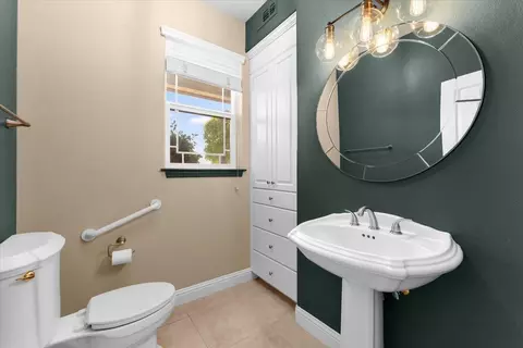 Bath - 1530 Gold Hills Dr, Redding, CA 96003 photo 1 of 10