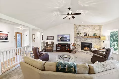 Living - 6328 Carmel Dr, Redding, CA 96003 photo 3 of 5