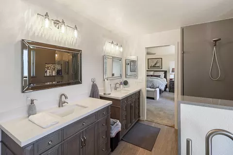 Bath - 6328 Carmel Dr, Redding, CA 96003 photo 5 of 5