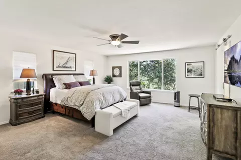 Bedroom - 6328 Carmel Dr, Redding, CA 96003 photo 4 of 7