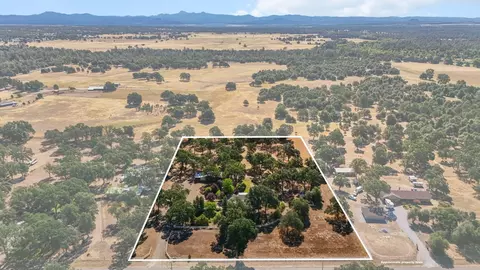 3339 Meadow Oak Dr, Cottonwood, CA 96022