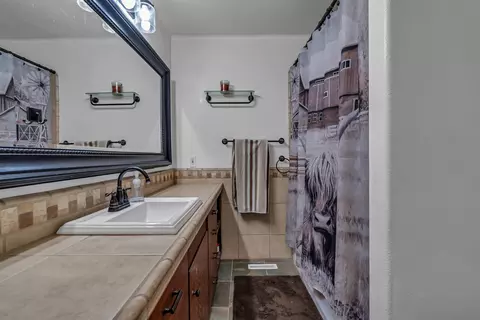 Bath - 216 Treasure Dr, Red Bluff, CA 96080 photo 1 of 3