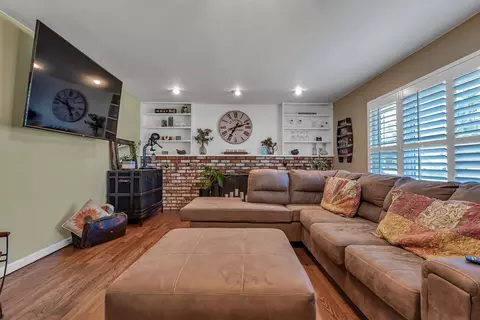 Living - 216 Treasure Dr, Red Bluff, CA 96080 photo 2 of 6