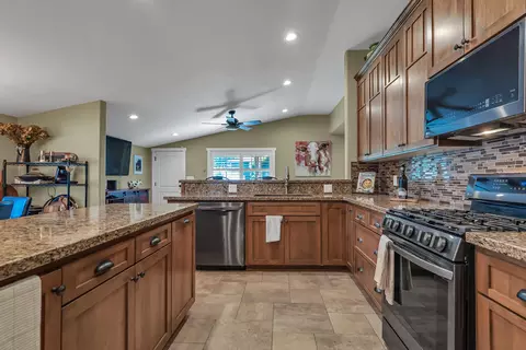 Kitchen - 216 Treasure Dr, Red Bluff, CA 96080 photo 3 of 6