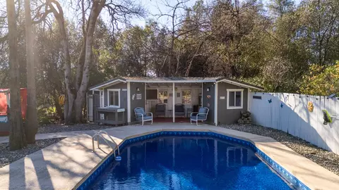 Exterior - 20114 Vernita Dr, Redding, CA 96003 photo 48 of 52