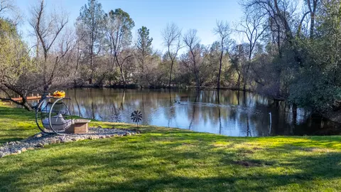 View/Area - 20114 Vernita Dr, Redding, CA 96003 photo 5 of 7