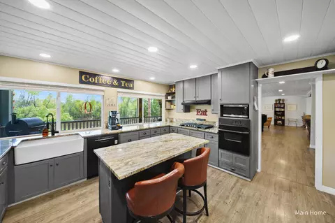 Kitchen - 20114 Vernita Dr, Redding, CA 96003 photo 2 of 4