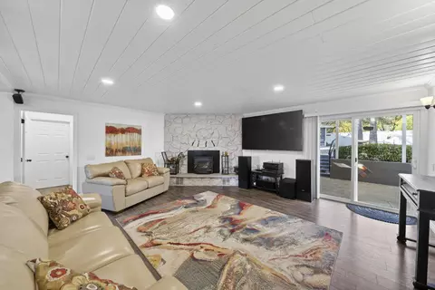 Living - 20114 Vernita Dr, Redding, CA 96003 photo 2 of 6