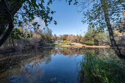 View/Area - 20114 Vernita Dr, Redding, CA 96003 photo 2 of 7