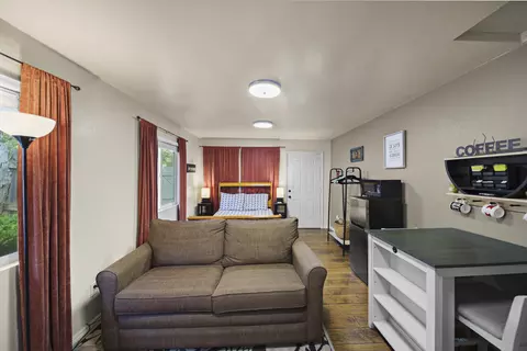 Bedroom - 20114 Vernita Dr, Redding, CA 96003 photo 5 of 7
