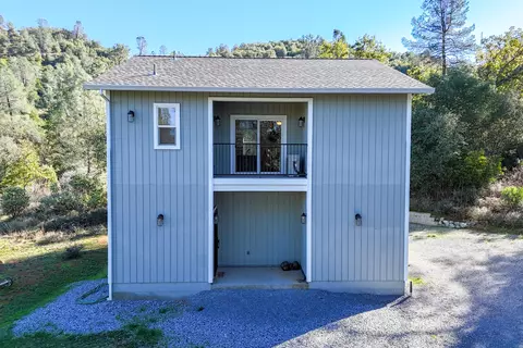 19404 Peppernut Dr, Redding, CA 96003