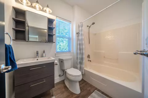 Bath - 19404 Peppernut Dr, Redding, CA 96003 photo 1 of 1