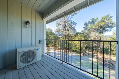 Exterior - 19404 Peppernut Dr, Redding, CA 96003 photo 3 of 4
