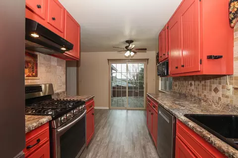 Kitchen - 3345 Oakwood Pl, Redding, CA 96001 photo 4 of 6
