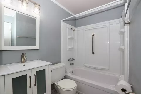 Bath - 3345 Oakwood Pl, Redding, CA 96001 photo 1 of 3