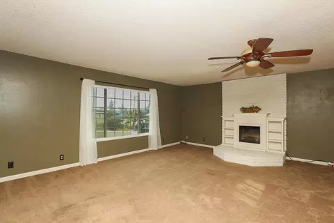 Living - 3345 Oakwood Pl, Redding, CA 96001 photo 3 of 7