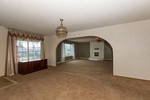 Living - 3345 Oakwood Pl, Redding, CA 96001 photo 7 of 7