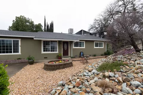 Exterior - 3345 Oakwood Pl, Redding, CA 96001 photo 4 of 15
