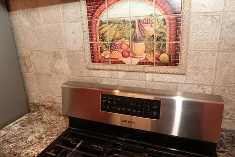 Kitchen - 3345 Oakwood Pl, Redding, CA 96001 photo 6 of 6
