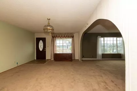 Living - 3345 Oakwood Pl, Redding, CA 96001 photo 6 of 7