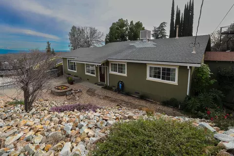 Exterior - 3345 Oakwood Pl, Redding, CA 96001 photo 7 of 15