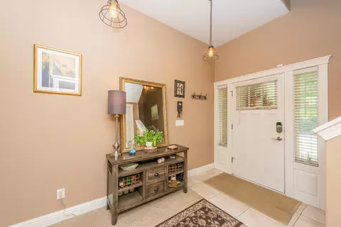 Entry Way - 1946 Tarmac Rd, Redding, CA 96003 photo 2 of 6