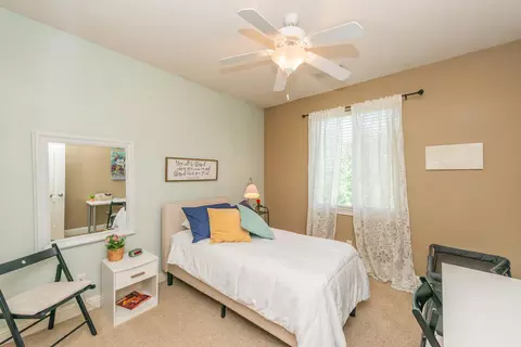 Bedroom - 1946 Tarmac Rd, Redding, CA 96003 photo 3 of 6