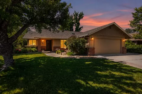 2425 Candlewood Dr, Redding, CA 96003