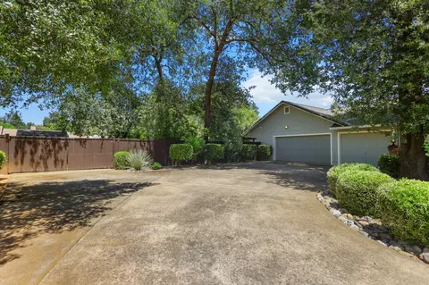 Exterior - 2364 La Madre Ct, Redding, CA 96002 photo 9 of 10