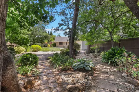 Exterior - 2364 La Madre Ct, Redding, CA 96002 photo 3 of 10