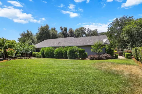 Exterior - 2364 La Madre Ct, Redding, CA 96002 photo 8 of 10