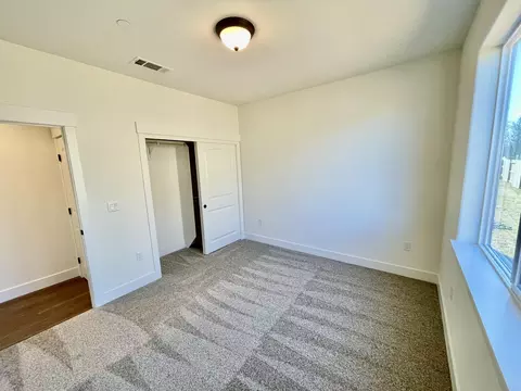 Bedroom - 20023 Pride Mountain Ct, Anderson, CA 96007 photo 3 of 4