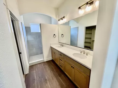 Bath - 20023 Pride Mountain Ct, Anderson, CA 96007 photo 1 of 2