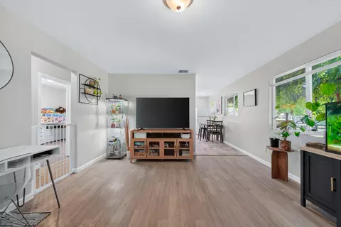 Living - 704706 State St, Redding, CA 96001 photo 4 of 5