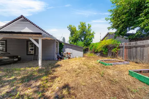 Exterior - 704706 State St, Redding, CA 96001 photo 10 of 18