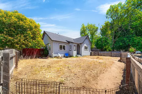Exterior - 704706 State St, Redding, CA 96001 photo 5 of 18
