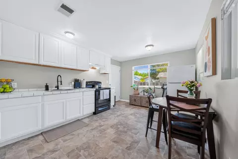 Kitchen - 704706 State St, Redding, CA 96001 photo 3 of 4
