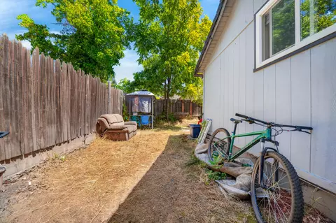 Exterior - 704706 State St, Redding, CA 96001 photo 8 of 18