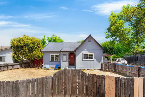 Exterior - 704706 State St, Redding, CA 96001 photo 3 of 18