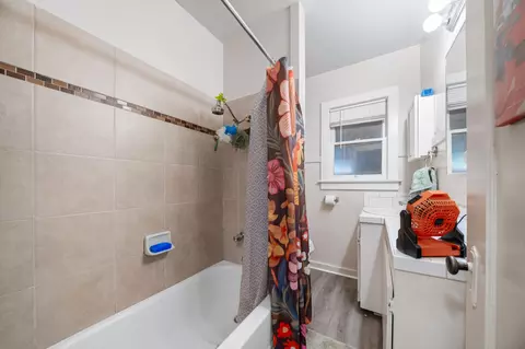 Bath - 704706 State St, Redding, CA 96001 photo 2 of 3