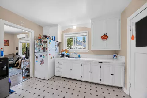 Kitchen - 704706 State St, Redding, CA 96001 photo 2 of 4