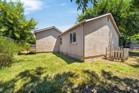 Exterior - 704706 State St, Redding, CA 96001 photo 16 of 18