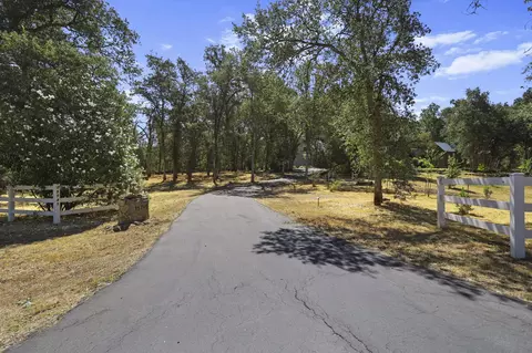 Exterior - 15745 Montgomery Ranch Rd, Redding, CA 96001 photo 18 of 27