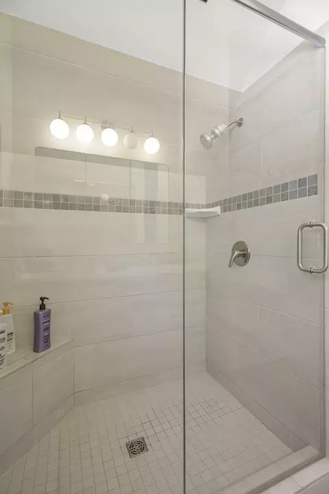 Bath - 15745 Montgomery Ranch Rd, Redding, CA 96001 photo 2 of 5