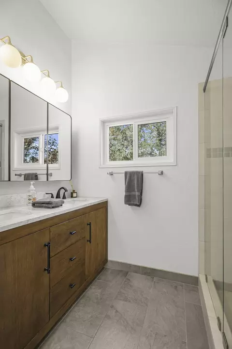 Bath - 15745 Montgomery Ranch Rd, Redding, CA 96001 photo 1 of 5