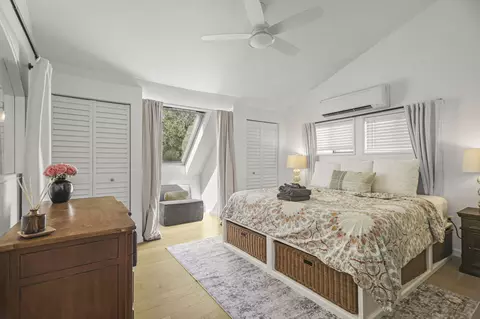 Bedroom - 15745 Montgomery Ranch Rd, Redding, CA 96001 photo 1 of 6