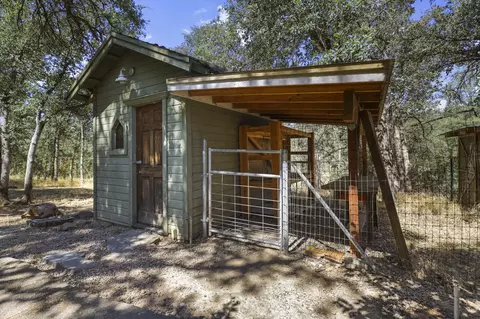 Exterior - 15745 Montgomery Ranch Rd, Redding, CA 96001 photo 21 of 27
