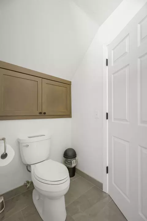 Bath - 15745 Montgomery Ranch Rd, Redding, CA 96001 photo 3 of 5