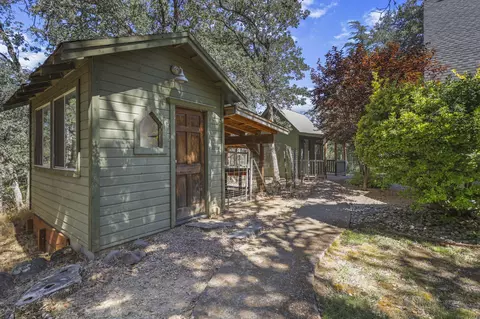 Exterior - 15745 Montgomery Ranch Rd, Redding, CA 96001 photo 15 of 27